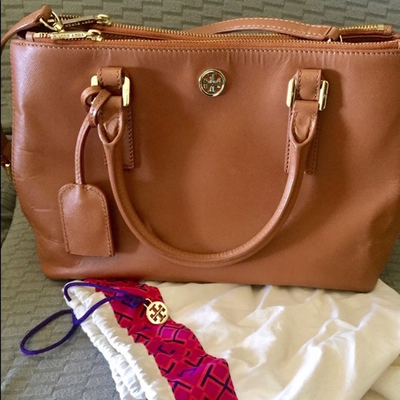 Tory Burch Handbags - Tory Burch Robinson